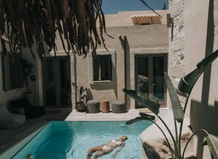 Отель Manili Boutique Suites & Villas