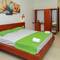 Отель Traveller's Hotel Hikkaduwa