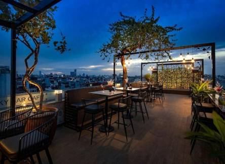 Отель Victor Metropolis Hotel & Rooftop Bar