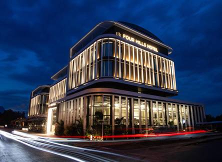 Отель Four Hills Hotel