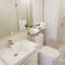 Отель Quest Serviced Residences