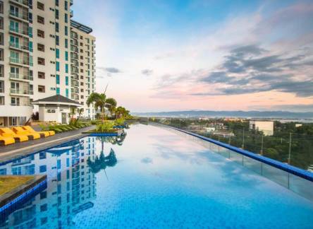 Отель C Suites at 8 Newtown Mactan