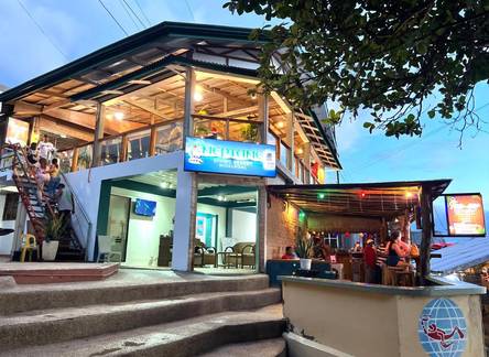 Отель Neptune Diving Resort Moalboal