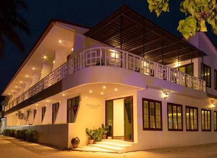 Отель Crystal Sands Villa