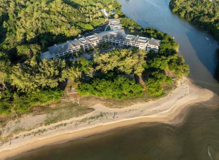 Отель Ocean's Creek Beach Hotel