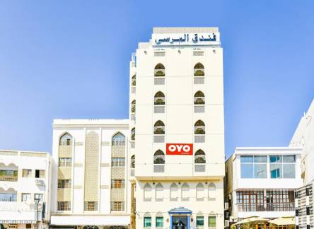 Отель OYO 137 Marina Hotel