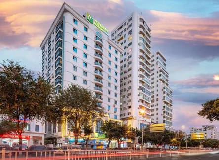 Отель Holiday Inn Express Sanya Bay
