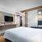 Отель Holiday Inn Express Sanya Bay