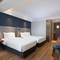 Отель Holiday Inn Express Sanya Bay