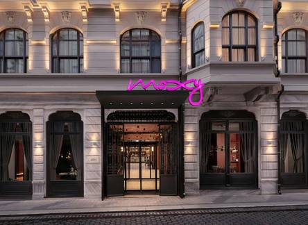 Отель Moxy Istanbul Beyoglu