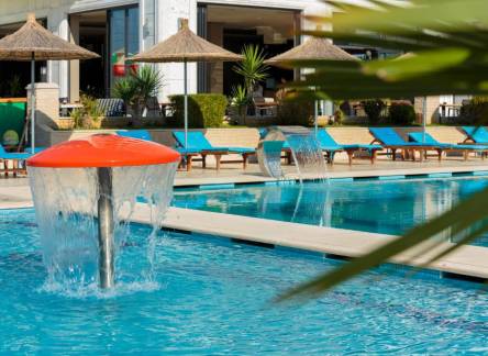 Отель Kraal Hotel Vlore