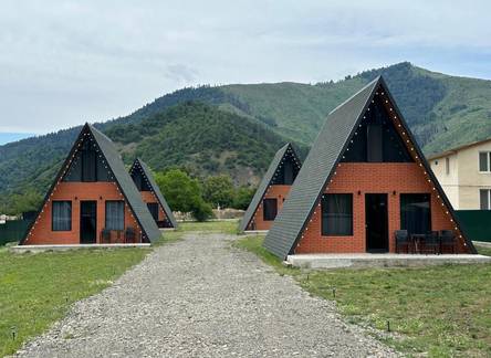 Отель Emerald Cottages