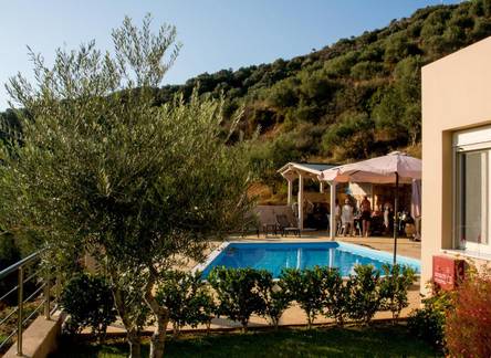 Отель Aksos Suites Accessible Accommodation