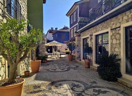 Отель Fiore Garden Suites