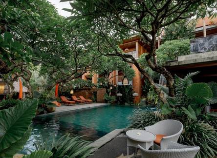 Отель Fourteen Roses Boutique Hotel, Kuta