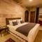 Отель Saddle Cave Hotel