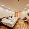 Отель Ayvan Plaza Hotel