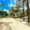 Отель Mambo Beach Villas