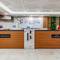 Отель Roys Hotel & Suites
