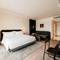 Отель The StandardX Bangkok Phra Arthit