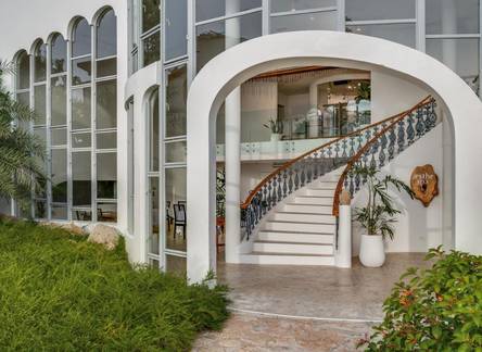 Отель Ampersand Resort