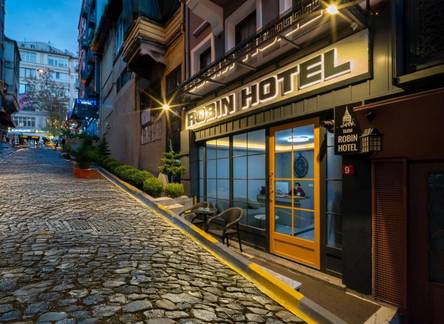 Отель Robin Hotel