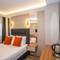 Отель Robin Hotel