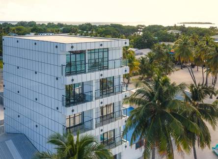 Отель Wings by Hawks Hotels Kamadhoo Baa Atoll