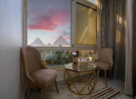 Отель The Palace Pyramids Inn