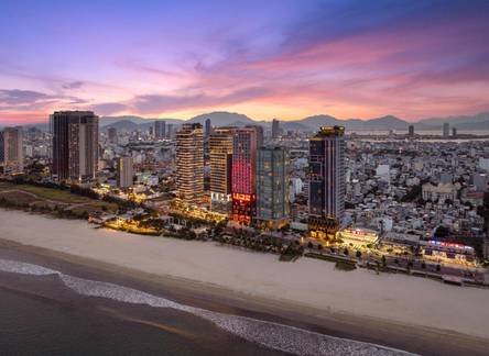 Отель Radisson RED Danang