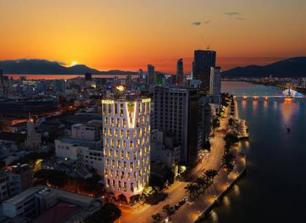 Отель HAIAN Riverfront Hotel Da Nang