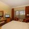 Отель Golden Tulip Seeb
