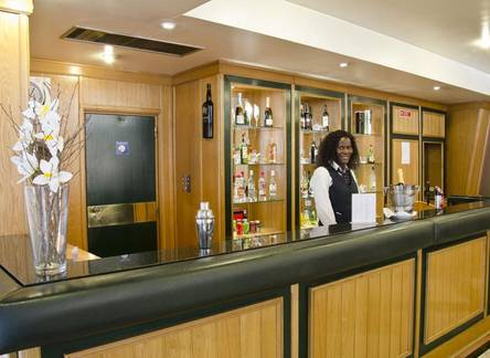 Отель Vip Suites Do Marques